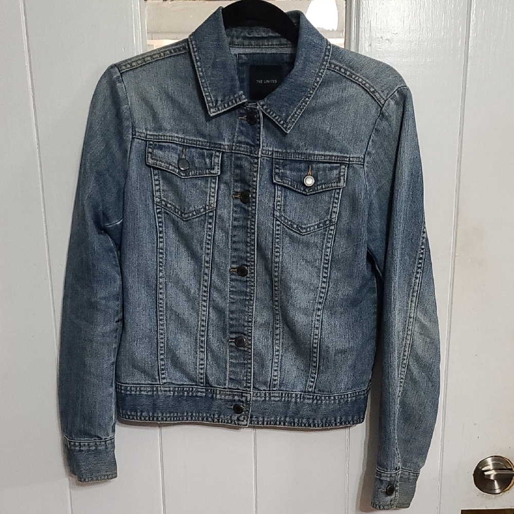 The Limited Women's Blue Denim Jacket Buttons Lightweight Size S EUC